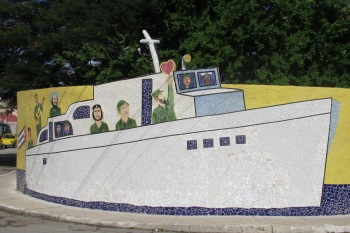 Mosaic by José Rodríguez Fuster.