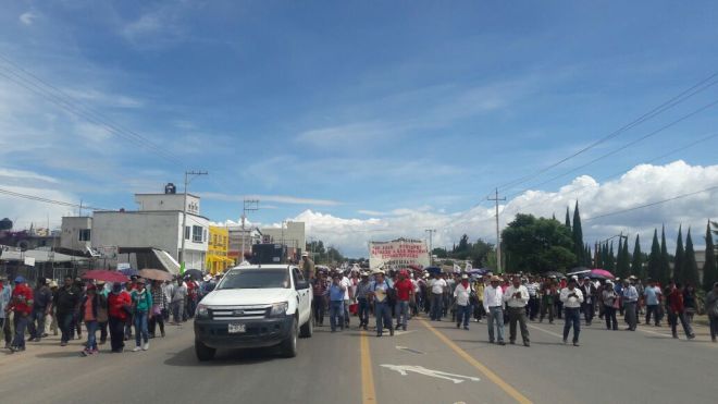 Indigenous Peoples Caravan passing through Nochixtlán.