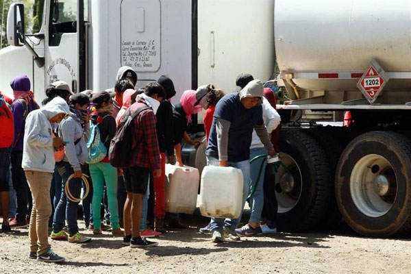 Students in Oaxaca expropriate gasoline.